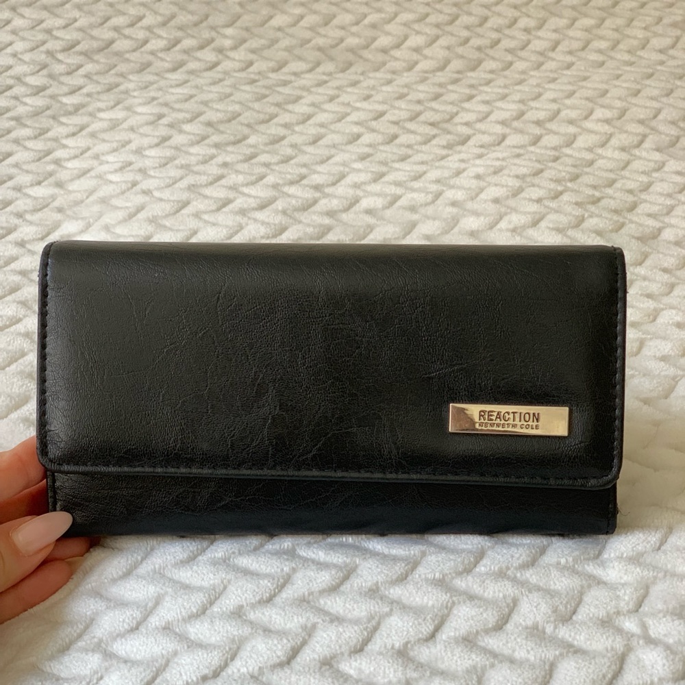 ✅SOLD✅ Reaction kenneth cole black wallet